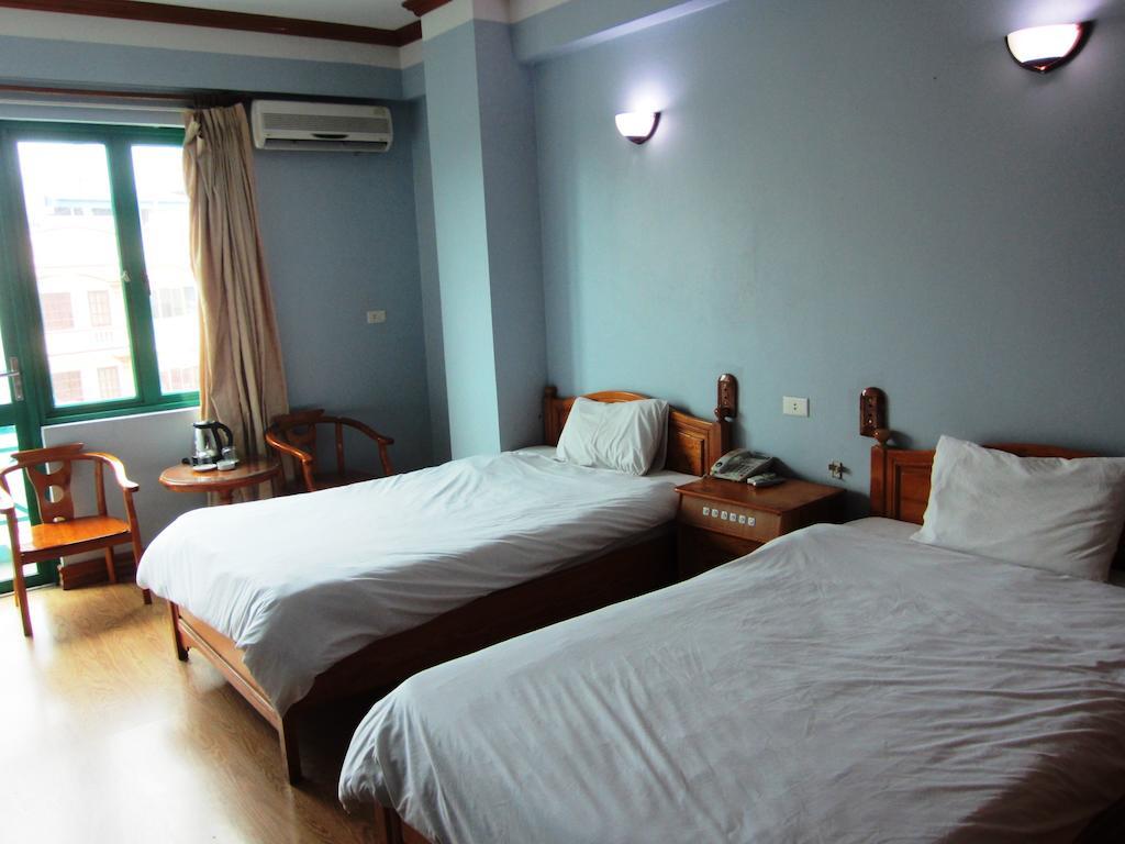 Green Bay Hotel Ha Long Bilik gambar