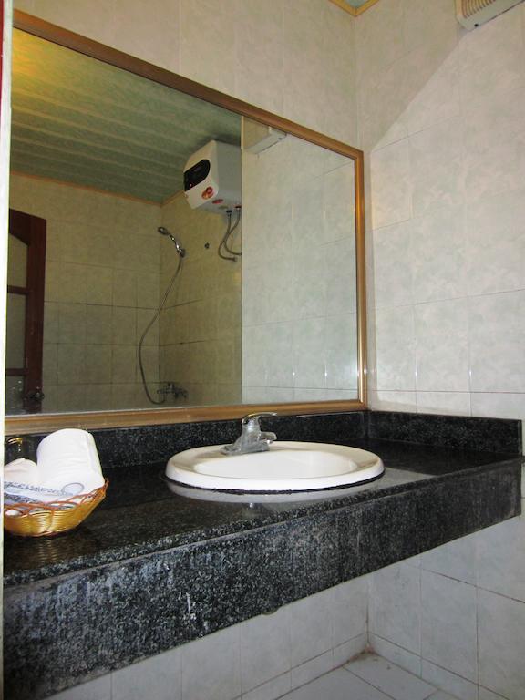 Green Bay Hotel Ha Long Bilik gambar